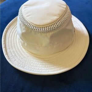 Tilley ladies cream hat, size 7